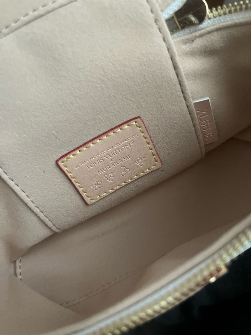Louis Vuitton Pink Interior Leather Vanity Pouch - Picture 3 of 4
